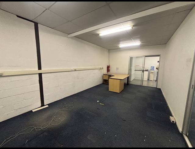 276M² WAREHOUSE TO LET IN SOMERSET WEST MALL TRIANGLE